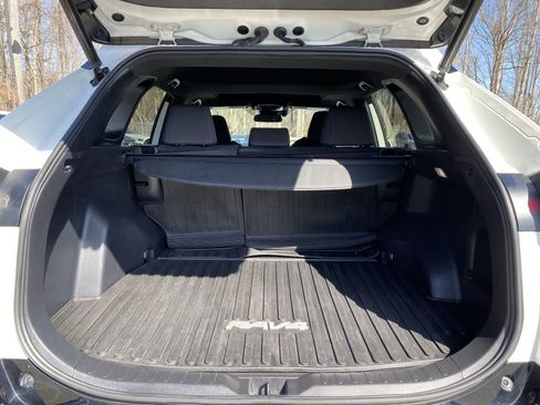 Used 2022 Toyota RAV4 SE w/ Convenience Package image 13