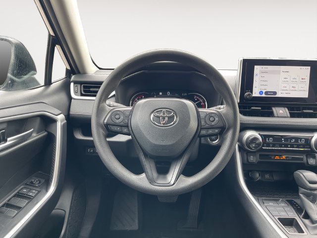 Used 2025 Toyota RAV4 XLE AWD/4WD image 9