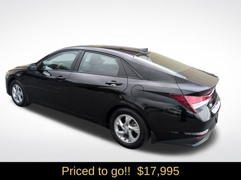 Certified 2023 Hyundai Elantra SE FWD image 3