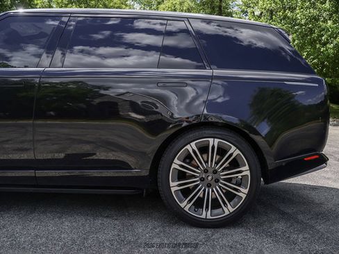 Used 2025 Land Rover Range Rover Long Wheelbase SE AWD/4WD image 5