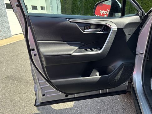 Used 2022 Toyota RAV4 XLE Premium AWD/4WD image 16