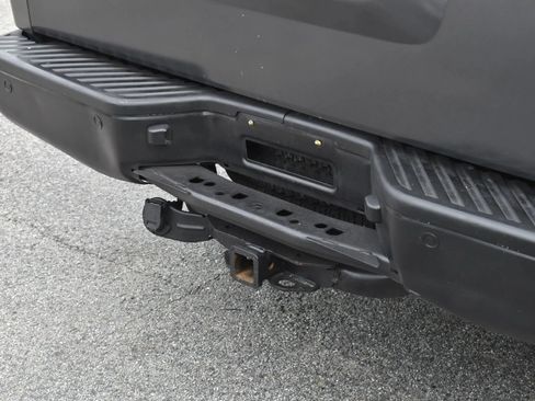 Used 2007 Nissan Titan SE w/ SE Popular Pkg w/ Pwr Bench RWD image 8