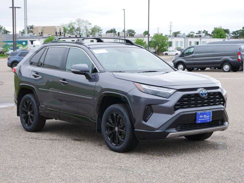 Used 2024 Toyota RAV4 SE w/ Convenience Package AWD/4WD image 9