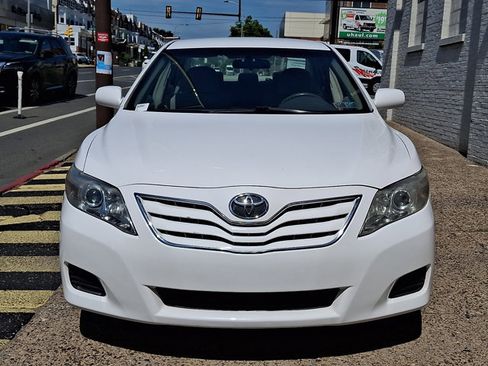 Used 2010 Toyota Camry XLE FWD image 2