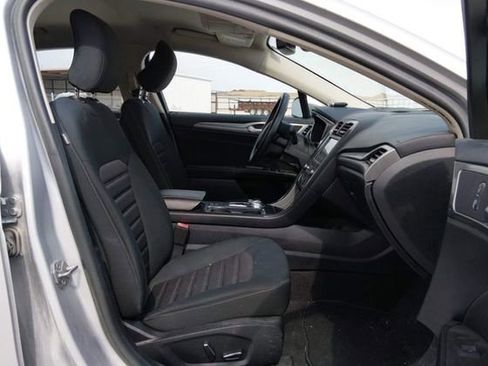 Used 2019 Ford Fusion SE FWD image 5