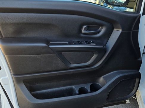 Used 2022 Nissan Titan S w/ S Utility Package image 10