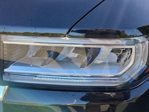 Used 2023 GMC Acadia SLT w/ Technology Package image 28