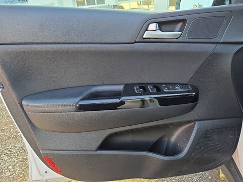 Used 2020 Kia Sportage EX image 18