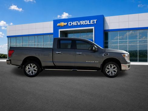 Used 2018 Nissan Titan SV w/ SV Convenience Package AWD/4WD image 8