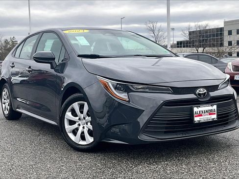 Used 2024 Toyota Corolla LE image 2