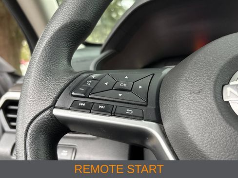 Used 2025 Nissan Altima 2.5 SV FWD image 8