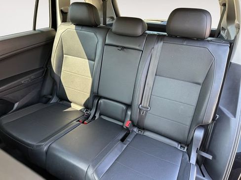 Used 2020 Volkswagen Tiguan SE FWD image 16