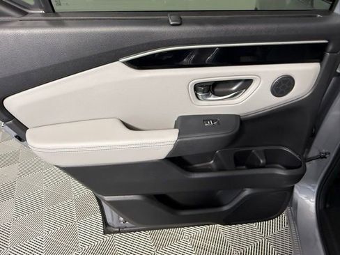 Used 2025 Honda Pilot EX-L image 31