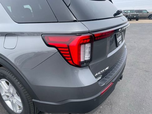 Used 2025 Ford Explorer Active image 40