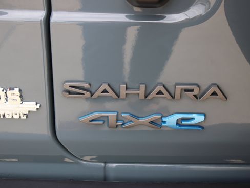 Used 2025 Jeep Wrangler Unlimited Sahara AWD/4WD image 6