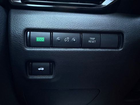 Used 2025 Nissan Sentra SV image 15