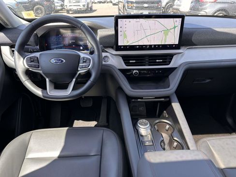 Used 2025 Ford Explorer Active w/ Active Comfort Package AWD/4WD image 18
