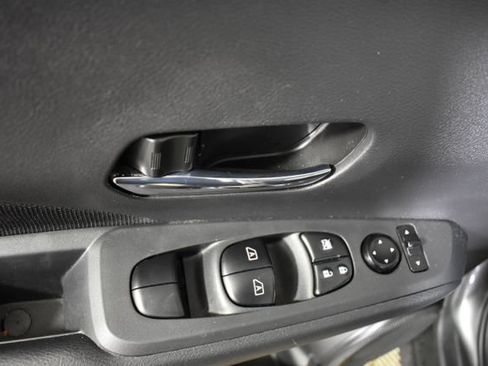 Used 2024 Nissan Kicks SV FWD image 8