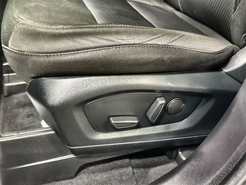 Used 2022 Ford Explorer XLT image 13