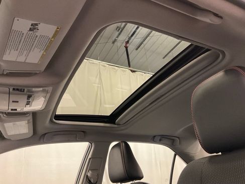Used 2016 Toyota Camry SE w/ Moonroof Package FWD image 33