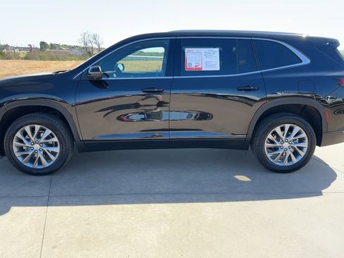 Used 2025 Buick Enclave Preferred image 4