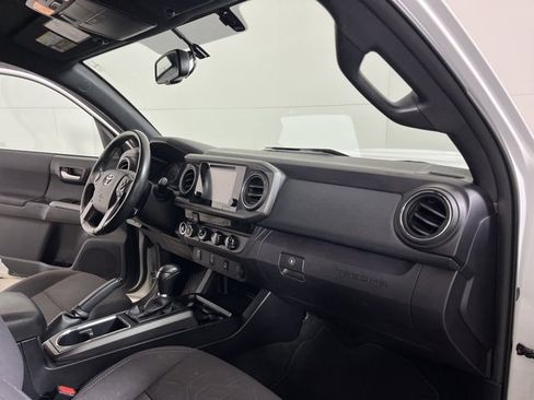 Used 2017 Toyota Tacoma TRD Sport w/ Tow Package (A/T) image 21