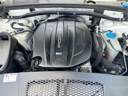 Used 2018 Porsche Macan AWD/4WD image 31