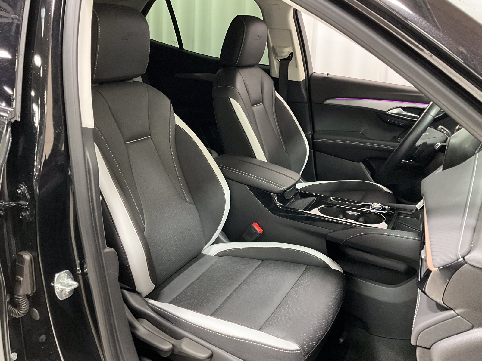 Used 2025 Buick Envision Sport Touring AWD/4WD image 9
