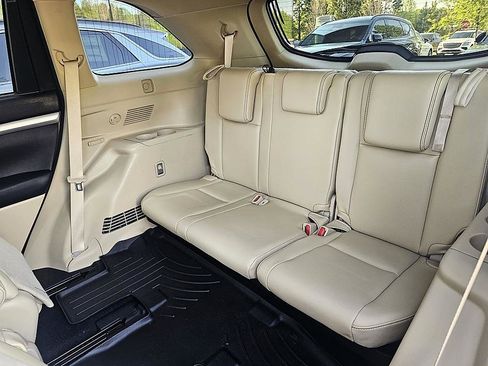 Used 2016 Toyota Highlander XLE image 29