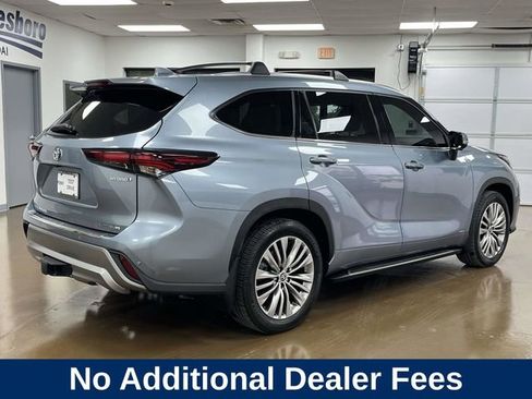 Used 2024 Toyota Highlander Platinum AWD/4WD image 6