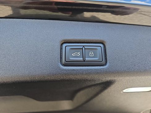 Certified 2025 Audi Q5 Premium w/ Convenience Package AWD/4WD image 35