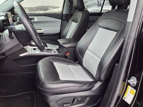 Certified 2023 Ford Explorer XLT w/ Equipment Group 202A image 8