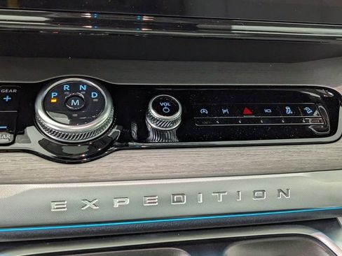 New 2025 Ford Expedition Platinum image 30