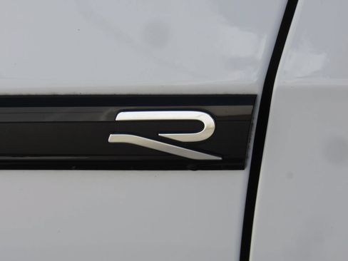 Used 2024 Volkswagen Golf R AWD/4WD image 8