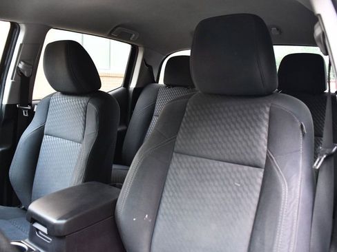 Used 2021 Toyota Tacoma SR5 w/ Trail Edition image 37