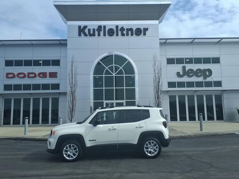 Used 2022 Jeep Renegade Latitude AWD/4WD image 1