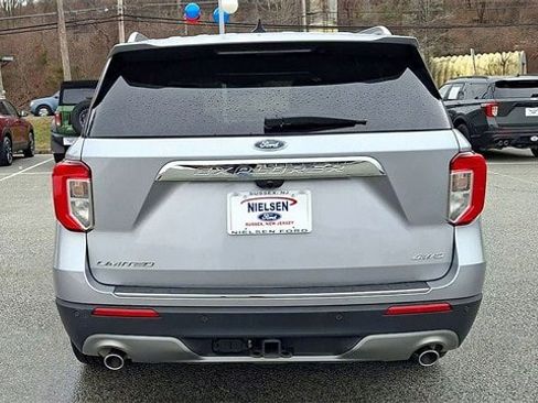 Certified 2022 Ford Explorer Limited w/ Equipment Group 301A image 7