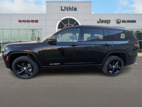 Used 2021 Jeep Grand Cherokee L Laredo image 3