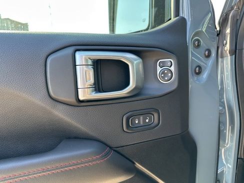 Used 2025 Jeep Gladiator Rubicon w/ Safety Group image 17