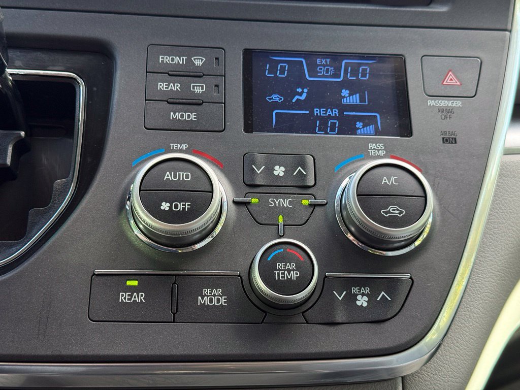Used 2018 Toyota Sienna LE FWD image 17