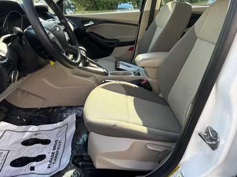 Used 2014 Ford Focus SE FWD image 11