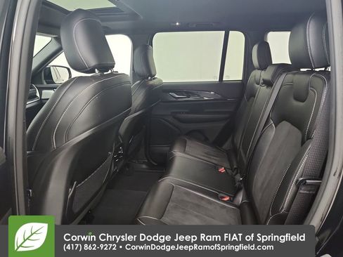 Used 2023 Jeep Grand Cherokee Altitude image 31