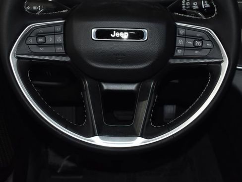 New 2025 Jeep Grand Cherokee L Altitude image 22