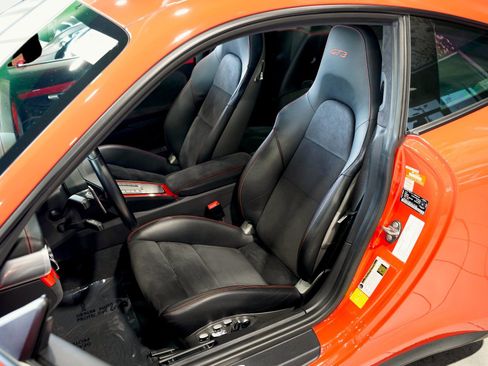 Used 2018 Porsche 911 GT3 RWD image 3