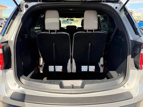Used 2018 Ford Explorer XLT FWD image 28
