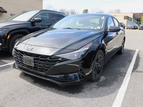 Used 2022 Hyundai Elantra SEL FWD image 3