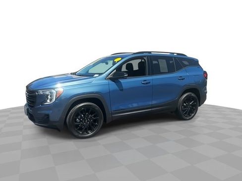 Used 2024 GMC Terrain SLT w/ Infotainment Package II image 4