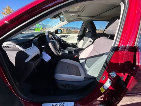 Used 2025 Toyota RAV4 XLE w/ Convenience Package image 11