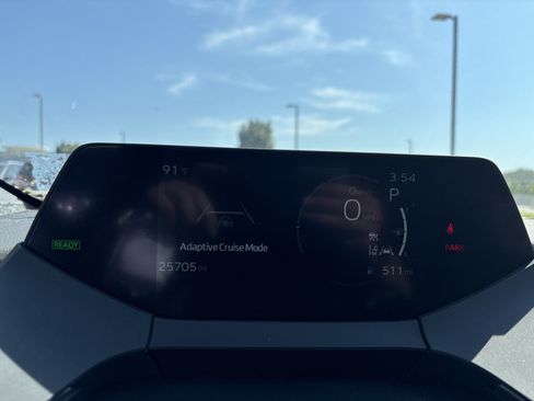 Used 2025 Toyota Prius LE FWD image 19