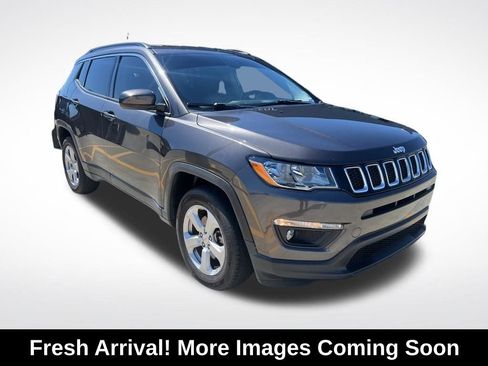 Used 2018 Jeep Compass Latitude w/ Popular Equipment Group AWD/4WD image 1